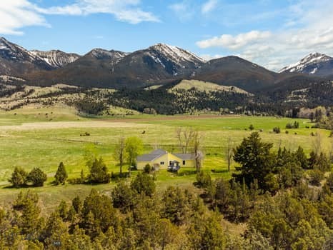 2164 E River Road, Livingston